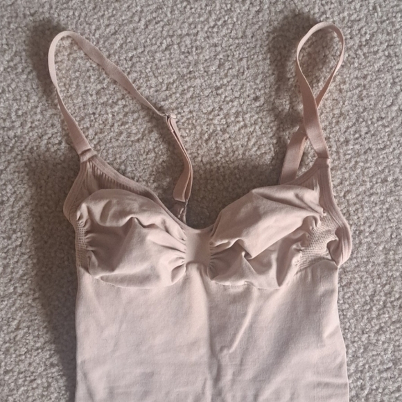 XLARGE    SKIMS SEAMLESS SCULPTING MID THIGH  BODYSUIT. - Picture 4 of 9